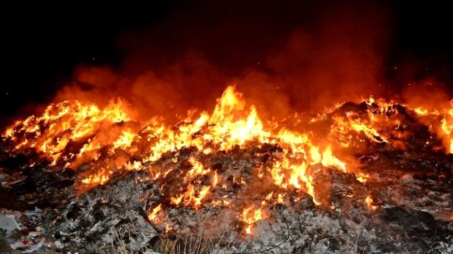 Tıbbi Atıklar Alev Alev Yandı
