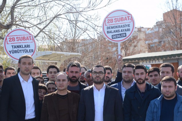 Aksaray’da Ak Gençlik 28 Şubat Darbesini Kınadı