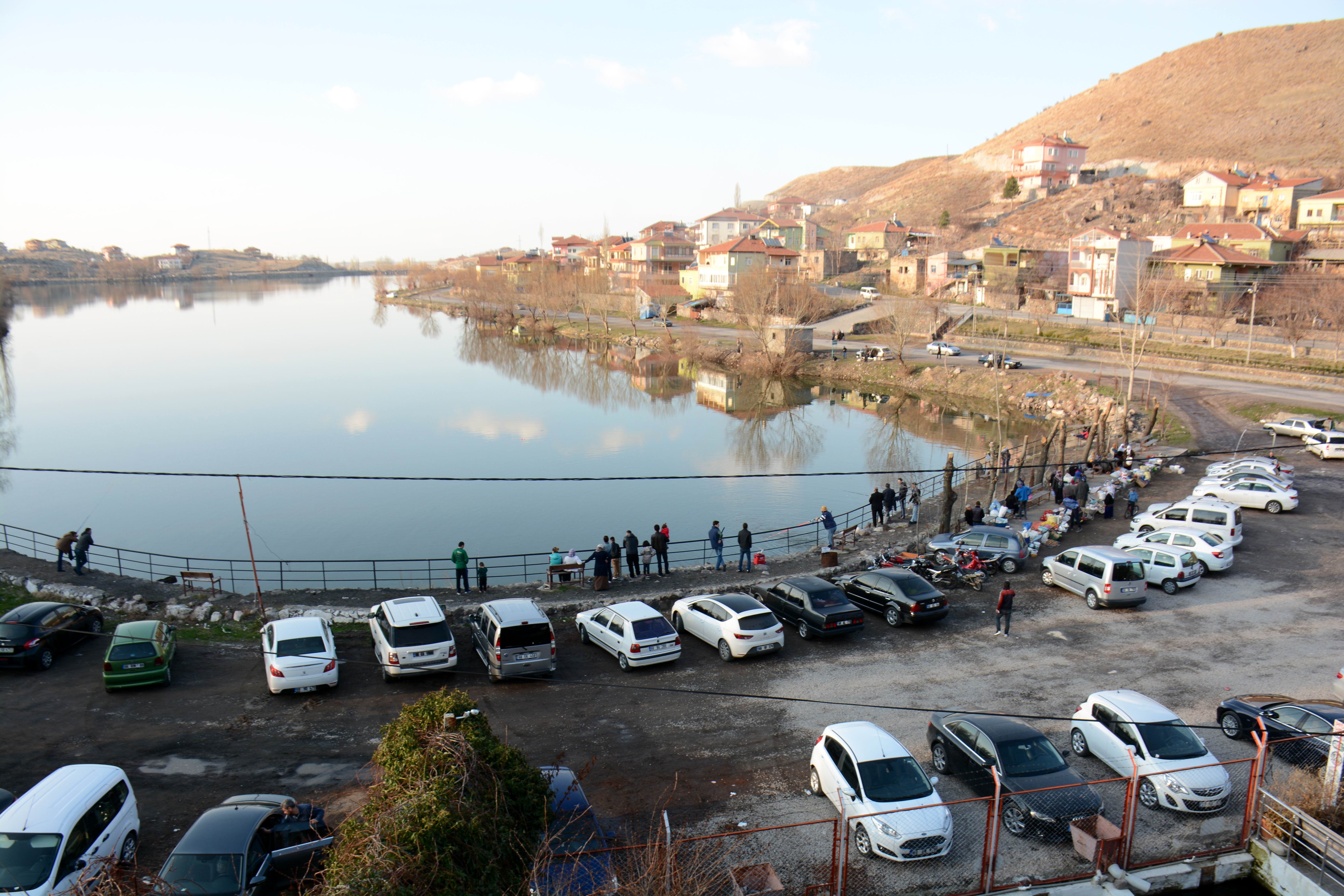 Balık  Yemek İçin Aksaray’a Geliyorlar