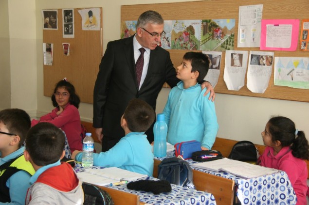 Başarılı olmak için merak edin, araştırın çok kitap okuyun