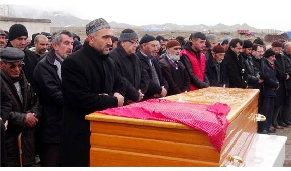 Okulda Öldürülen Liseli Kız Toprağa Verildi