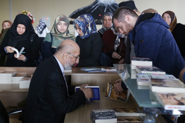 Müslüman Görmezden Gelme Hakkına Sahip Değildir