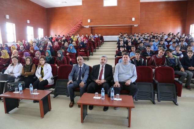 Rektör Şahin İmam Hatip Lisesinde Konferans Verdi