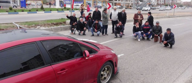 Trafik Işığı İsteyen Mahalle Sakinleri Karayolunda Oturma Eylemi Yaptı