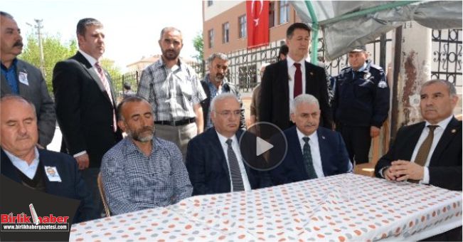 Bakanlar Şehit Babasını Ziyaret etti