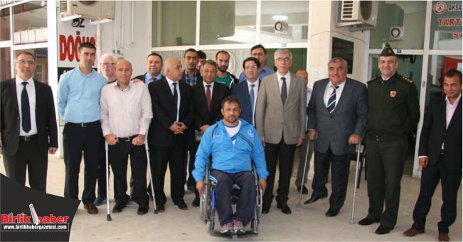Vali Ataklı Engelliler Derneği Aksaray Şubesini ziyaret etti