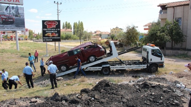 Aksaray’da Minibüsle Otomobil Çarpıştı: 1 Yaralı