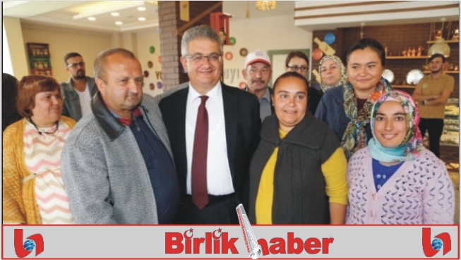 Vali Pekmez “Bende Varım” tiyatro ekibiyle buluştu