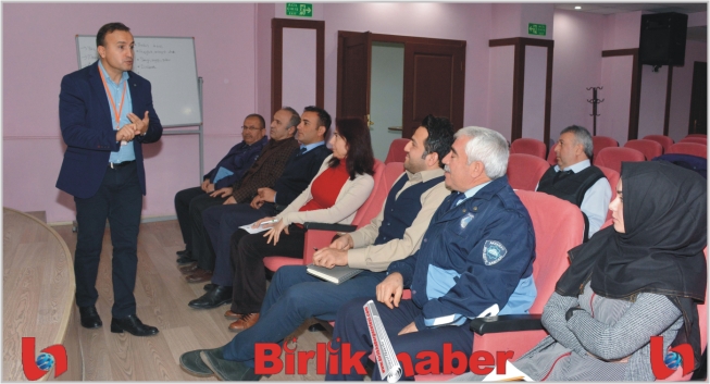 Belediye Personellerine Eğitim Veriliyor