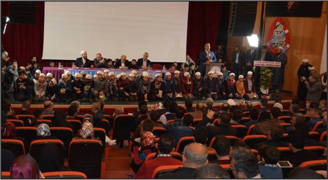 Namaz Coşkusu Salona Sığmadı