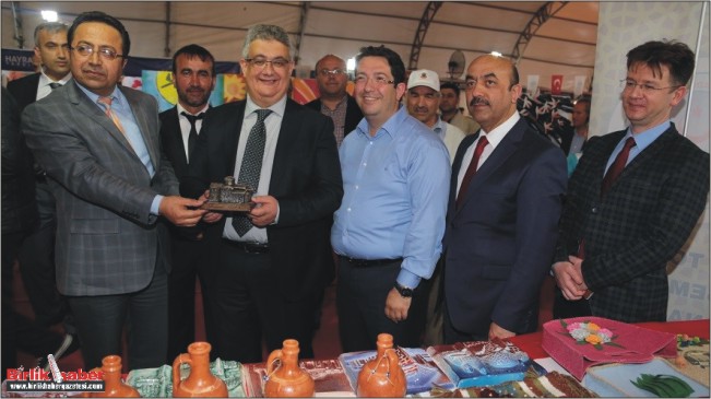 Vali Pekmez, ÖNDER Aksaray İmam Hatipliler Derneğinin etkinlik çadırına katıldı.