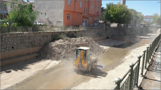 Aksaray Belediyesi’nden Uluırmak Temizliği