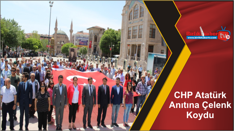 CHP Atatürk Anıtına Çelenk Koydu
