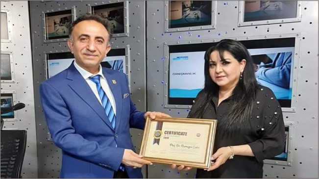 Prof.Dr.Ramazan Çakır’a başarı ödülü verildi