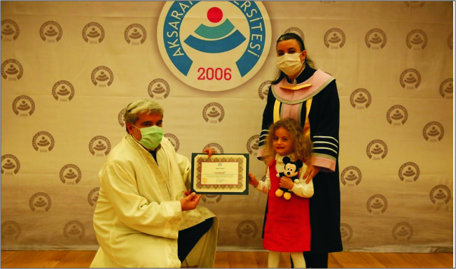 Akademisyenler Törenle Cübbelerini Giydi