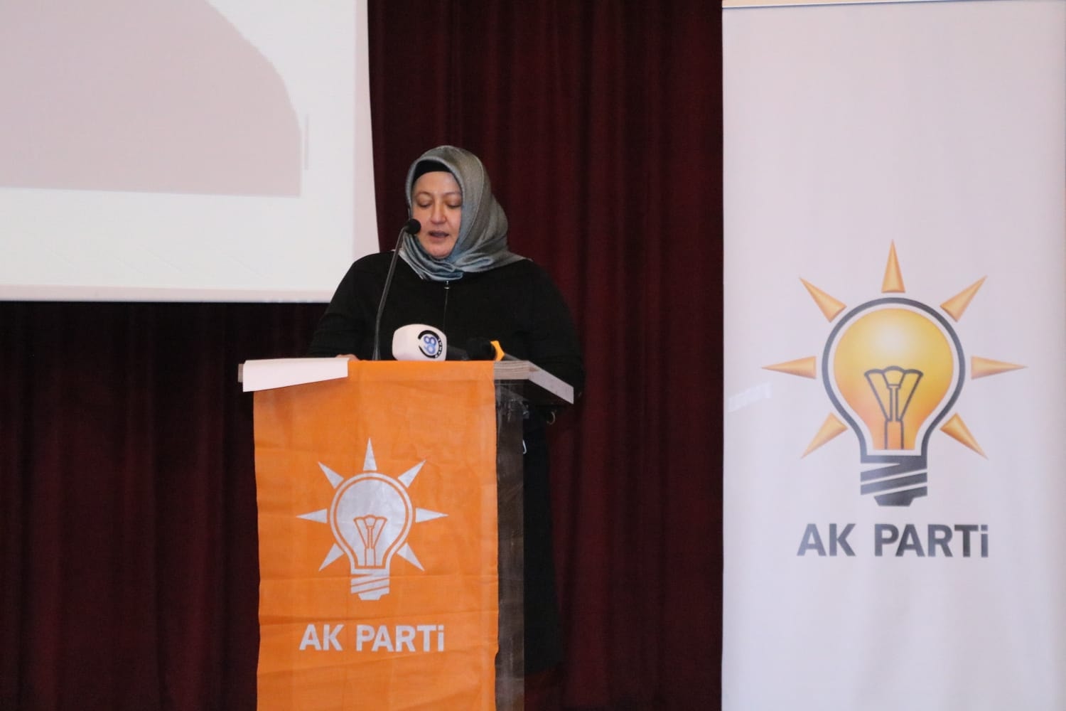 AK Parti Kadın Kolları Polat İle Yola Devam dedi