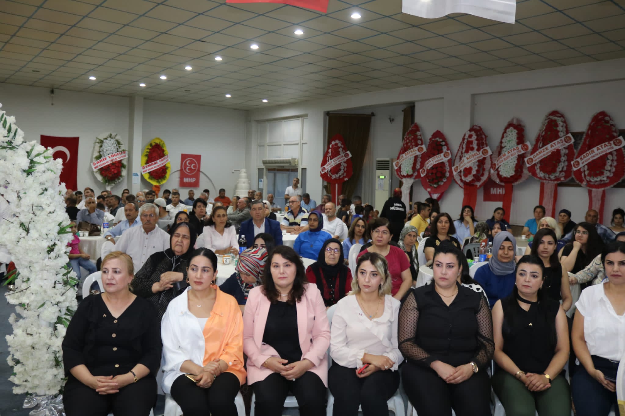 Adana Kozan’da 350 kişi MHP’ye katıldı!