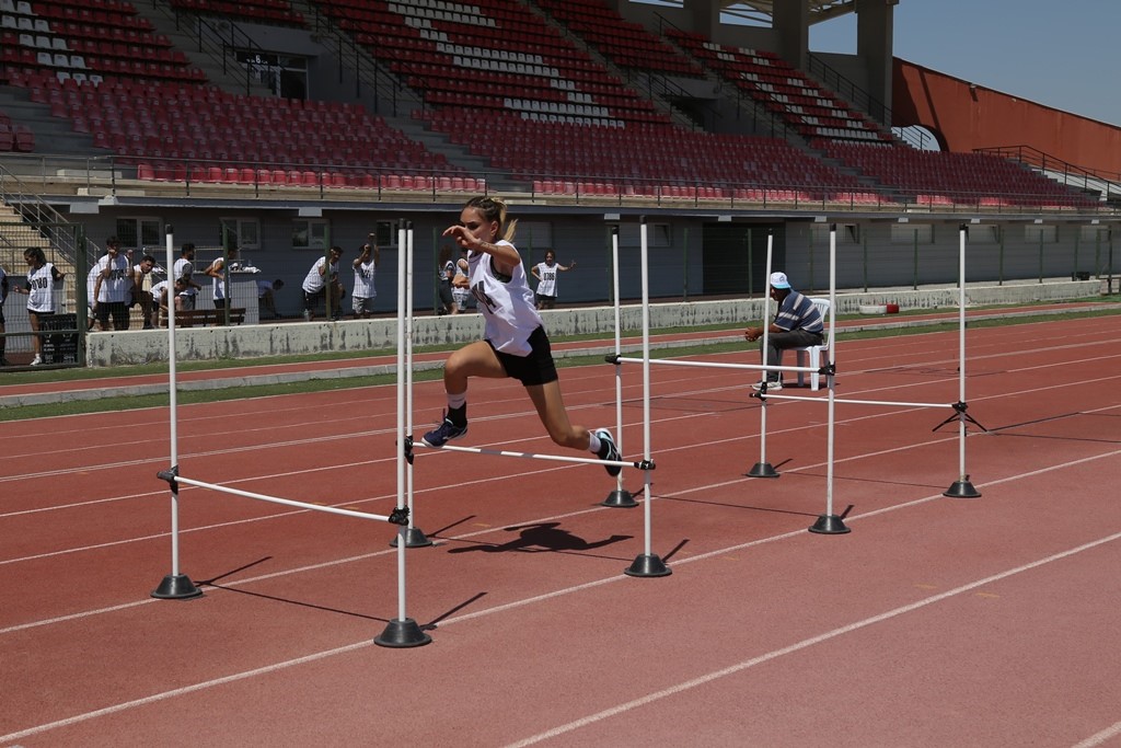 Adaylar, 45 Metrelik Parkurda ASÜ’lü Olmak İçin Ter Döküyor