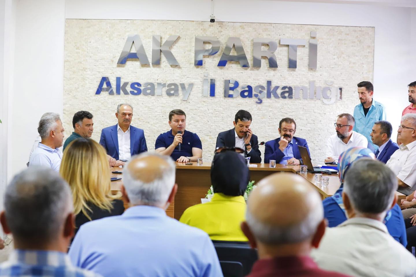 Dinçer, AK Parti Teşkilatına Proje ve Yatırımları Anlattı