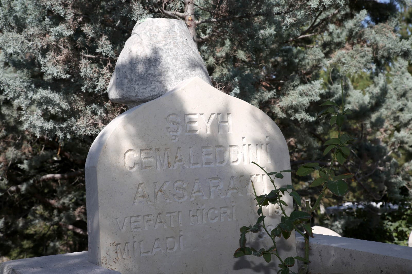 Türbedeki Mezar Taşları Restore Edildi