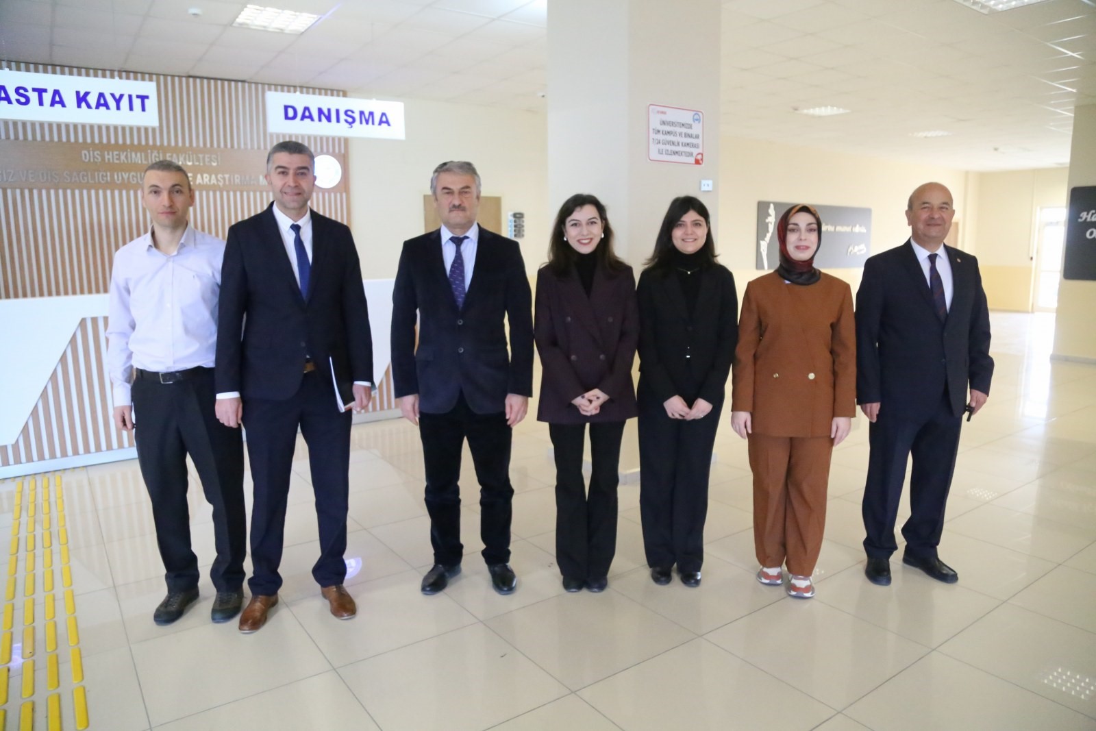 Bakanlık Heyeti Diş Hekimliği Fakültesi Çalışmalarını İnceledi