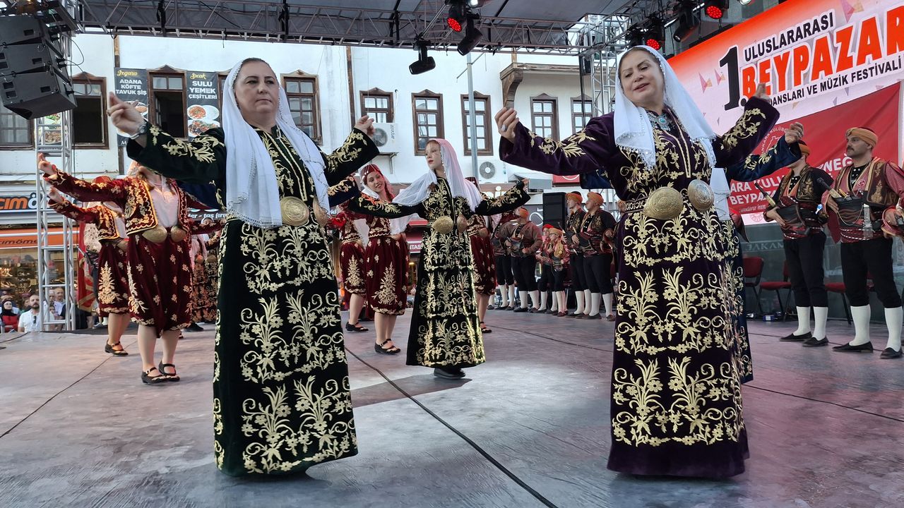 Sıcak havalara rağmen Beypazarı’nda turizm hareketliliği sürüyor