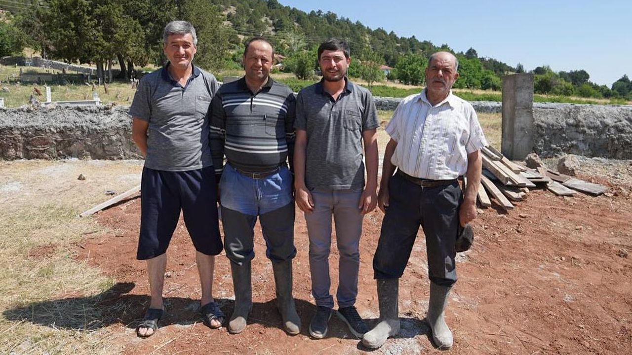 Yenitepe köyünün yıkık mezarlık duvarı yenilendi