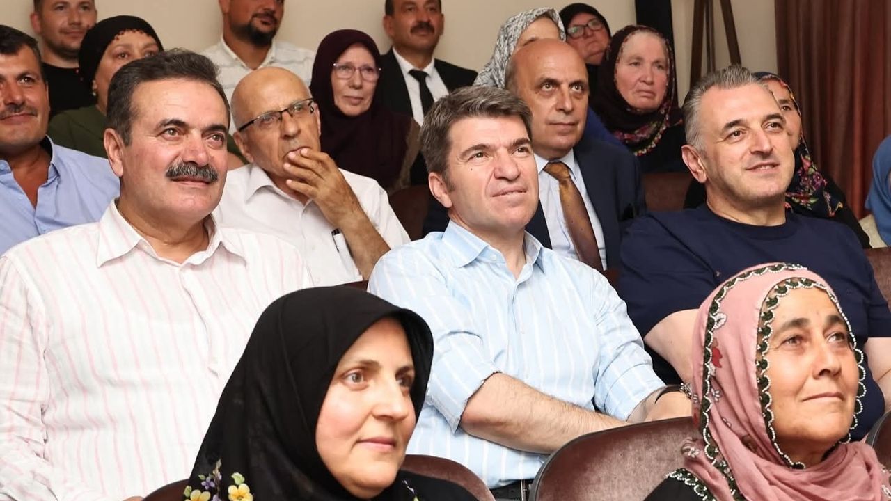 Amasya Valisi Önder Bakan’ın köy sakinleri ile sinema keyfi