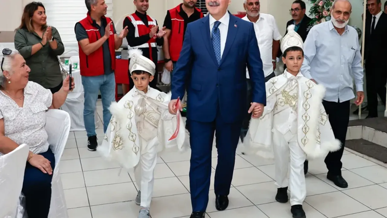 Adana’da geleneksel “sünnet şöleni” düzenlendi