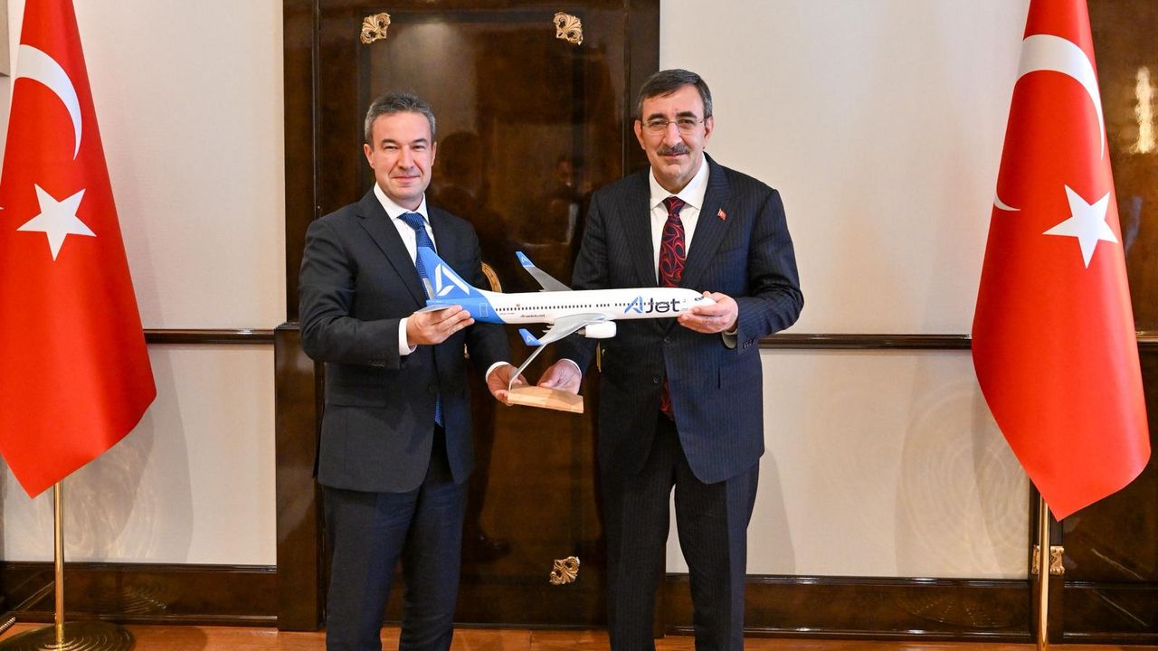 Cumhurbaşkanı Yardımcısı Cevdet Yılmaz, AJet Genel Müdürü Kerem Sarp’ı kabul etti