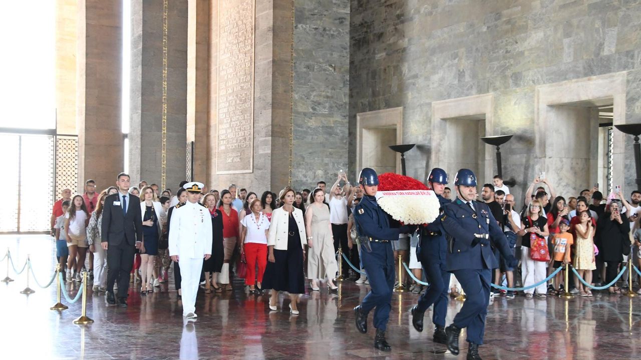 Amerika Türk Kadınlar Birliği’nden Anıtkabir’e anlamlı ziyaret