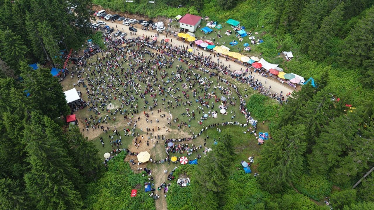 Göllüalan’da horon zamanı: Sinlice Yayla Şenliği’ne yoğun katılım