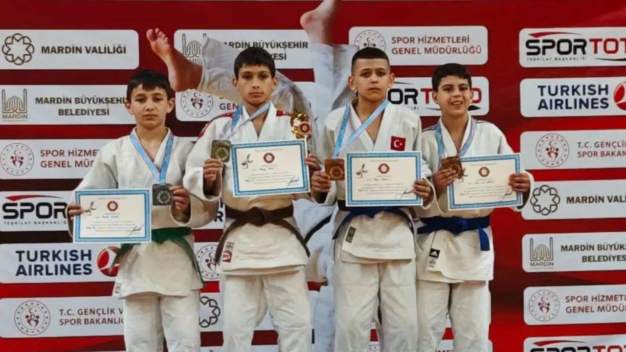 Kars, sporda yükselmeye devam ediyor! Türkiye ikinciliği Kars’a geldi