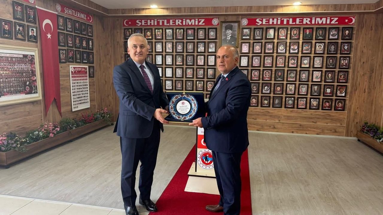 Genel Müdür Yardımcısı Ahmet Türköz’den Kars Şehit ve Gaziler Derneği’ne ziyaret