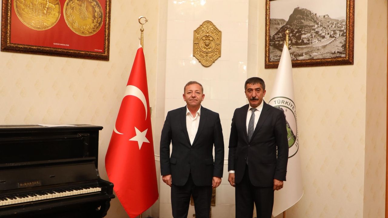 Vali Ziya Polat, Susuz Belediye Başkanı Oğuz Yantemur’u makamında kabul etti