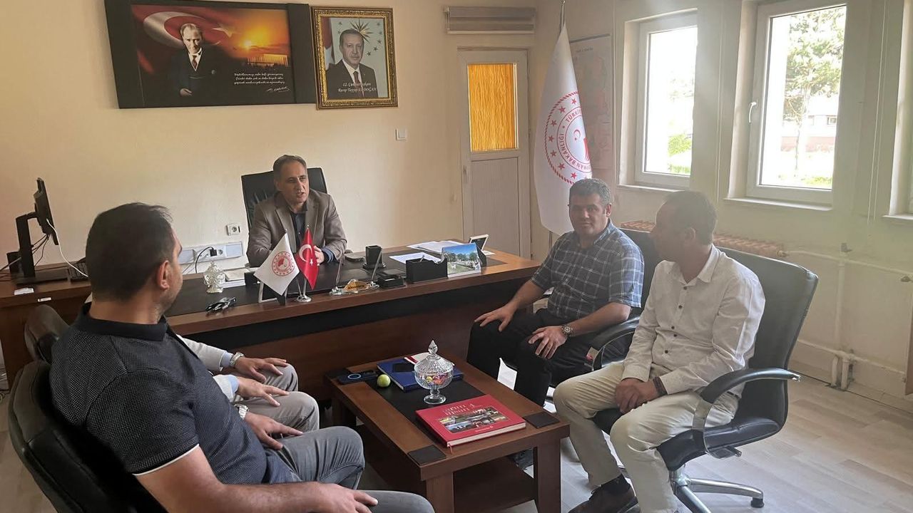 Kars Tarım ve Orman İl Müdürü Enver Aydın, Sarıkamış İlçe Tarım ve Orman Müdürlüğünü ziyaret etti