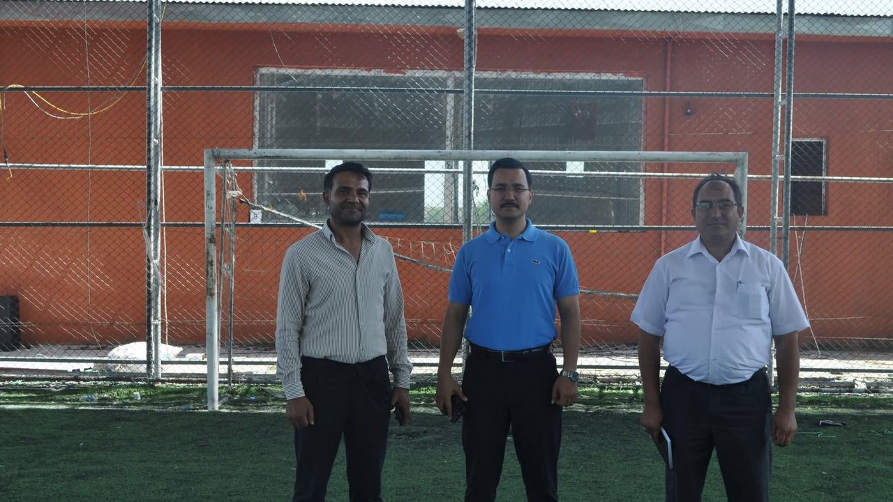 Akyaka İlçesindeki kapalı halı sahası yenileniyor