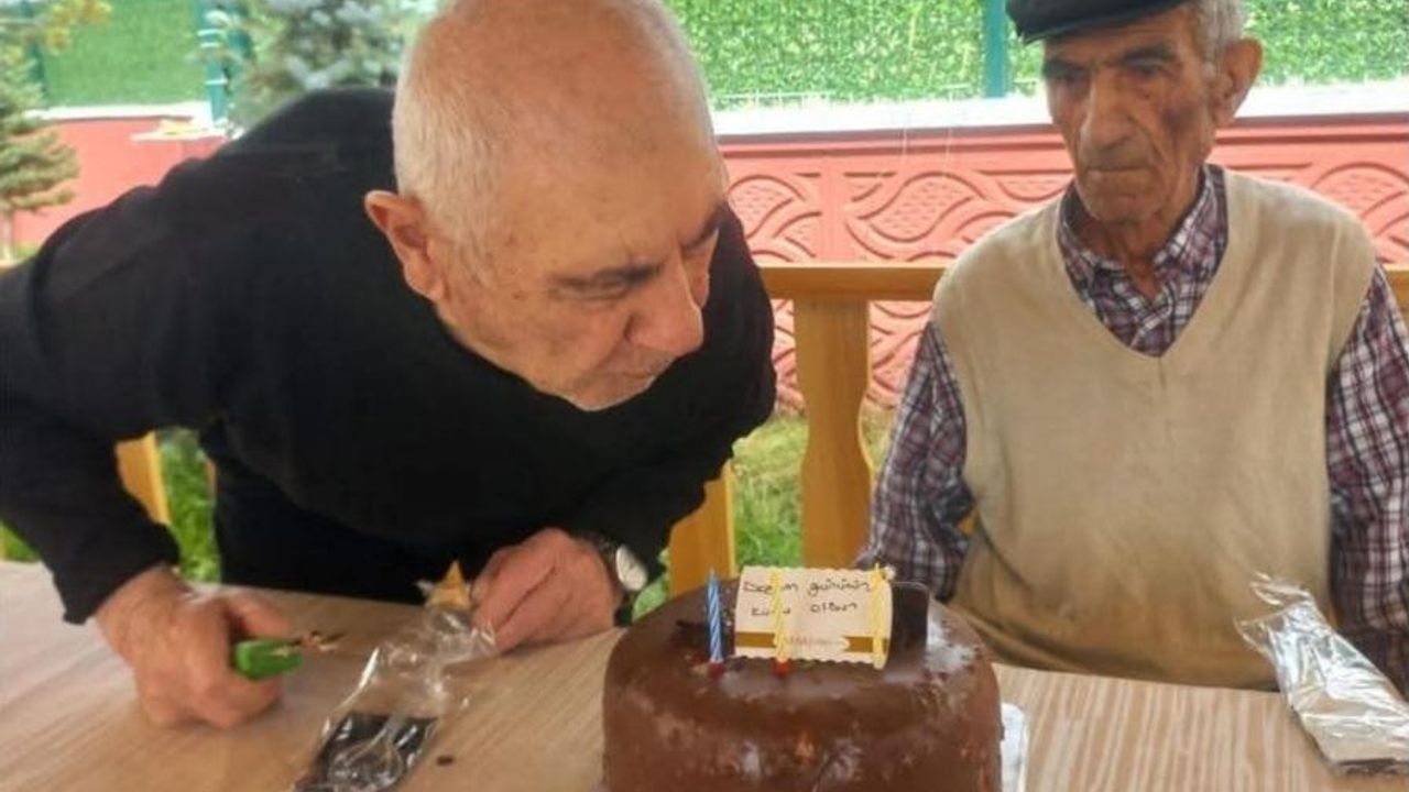 Kars huzurevinde doğum günü coşkusu