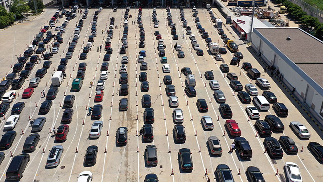 Kapıkule’de gurbetçi yoğunluğu: 3 haftada 620 bin kişi yurda giriş yaptı