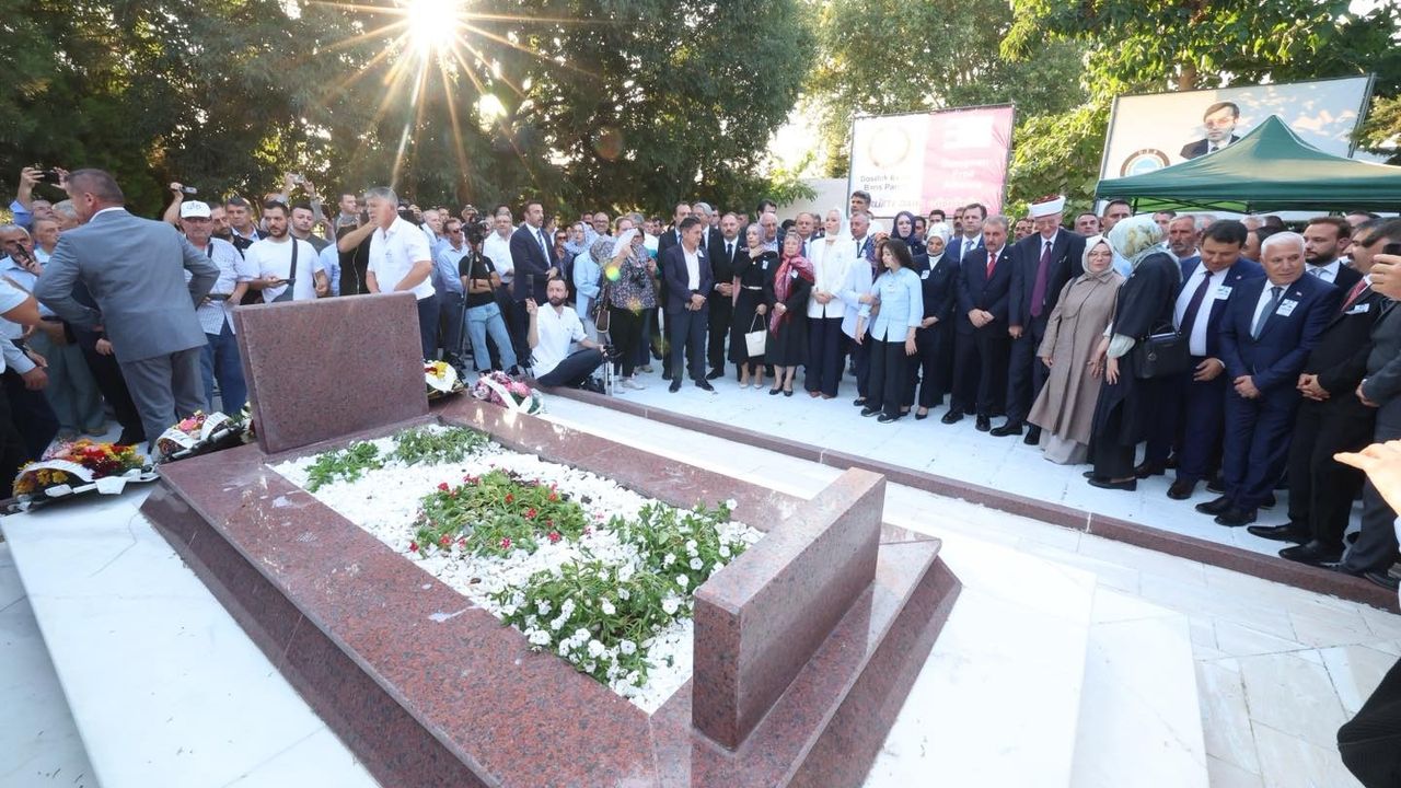 Başkan Büyükakın, Gümilcine’de Dr. Sadık Ahmet anmasına katıldı
