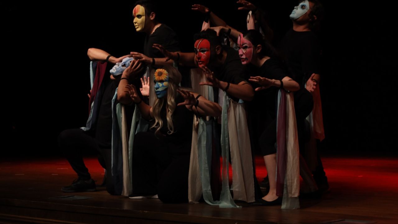 KO-MEK kursiyerleri “Artiz Mektebi”yi gururla sundu