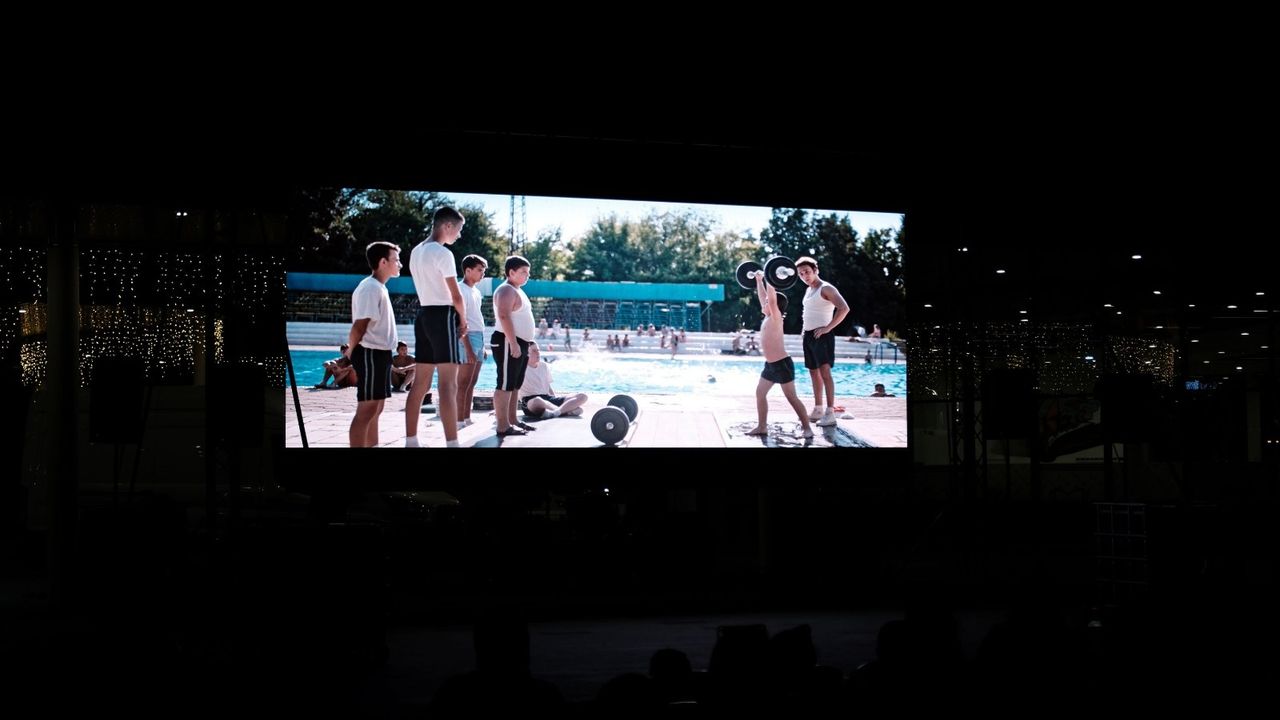 İzmit Milli İrade Meydanı’nda sinema keyfi