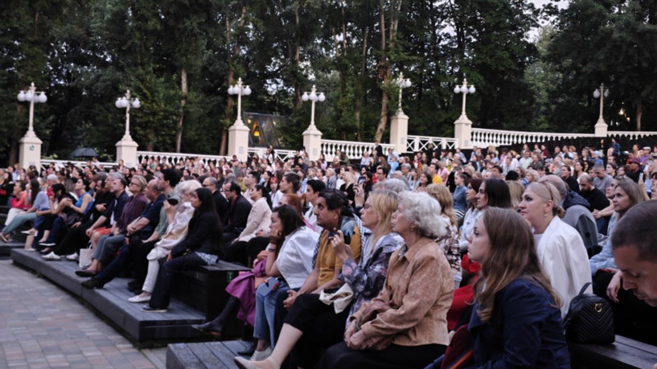 Kocaeli Şehir Tiyatroları, Dünya sahnesinde