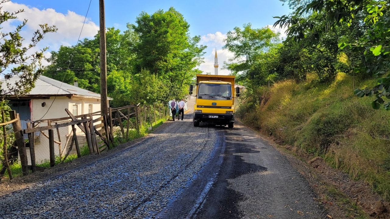 Akkuş’tan Samsun’a bağlantı sağlayan yolda asfalt çalışması başlatıldı