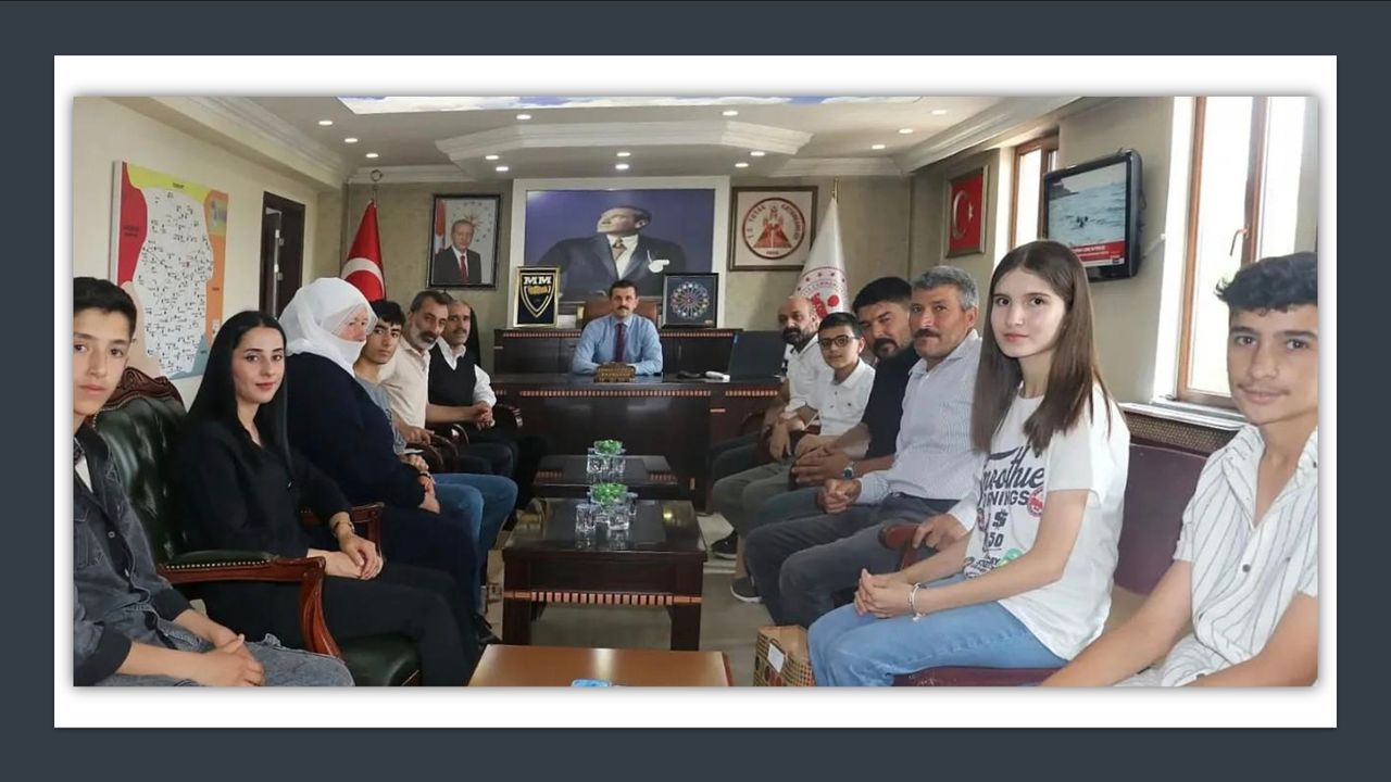 Başarılı öğrenciler, Tutak Kaymakamı Coşkun’u ziyaret etti