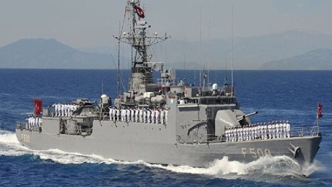 Türk savaş gemileri KKTC’de ziyarete açılıyor