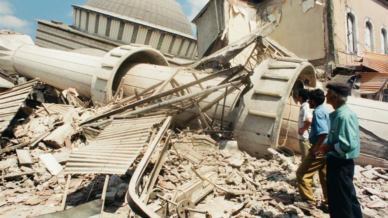 17 Ağustos Marmara Depremi’nin ardından 26 yıl