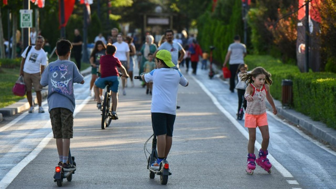 Başkentliler yazın keyfini park ve rekreasyon alanlarında çıkarıyor
