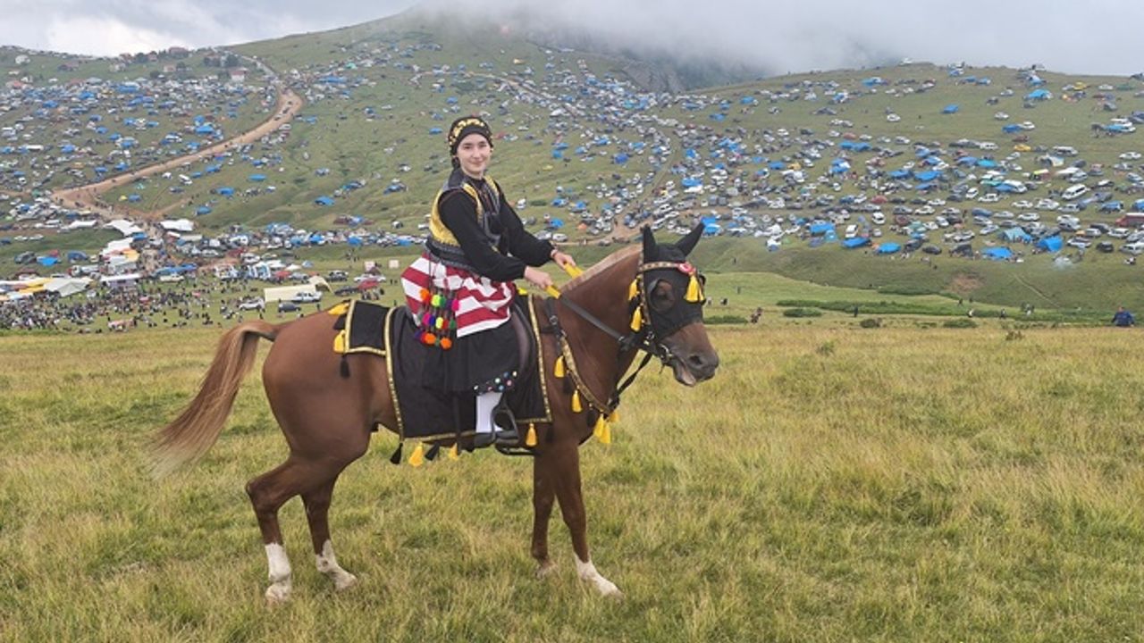 Ağasarın atlı kızı Berna