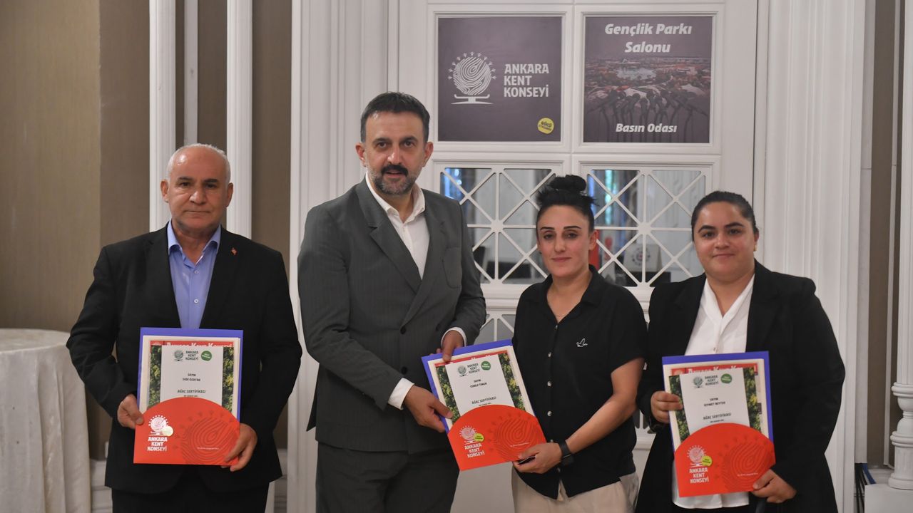 Hakkarigücü Spor Kadın Futbol Takımı’ndan Ankara Kent Konseyi’ne ziyaret